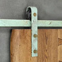 Schiebetürschienensystem im Loft-Stil im Antik-Look mit grünem Rost für einflügelige Türen bis 130 kg, Gesamtlänge 2 m