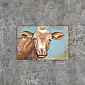 Décor 3D en métal, une vache marron avec un coeur sur le front sur fond bleu, orientation horizontale, dimensions 90x60cm