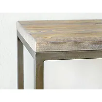 Nachttisch, Tischplatte aus Kiefernholz, Metallgestell, Höhe 39,5 cm, Breite und Tiefe 37 cm